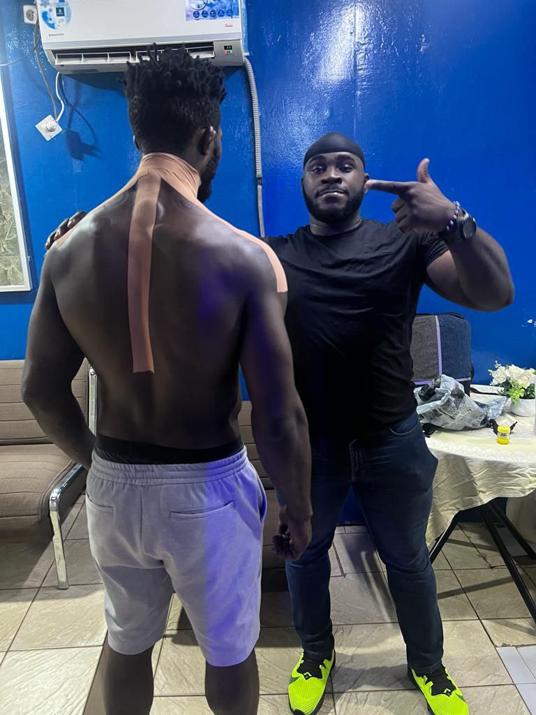 Bienfaits du kinesio taping — kinésithérapie sportive Yaoundé